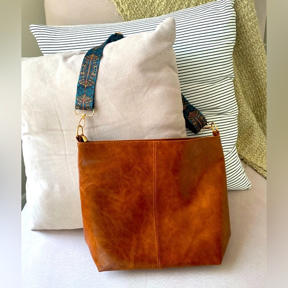 Brown Leather Hobo Crossbody Purse - Picture 3 of 7